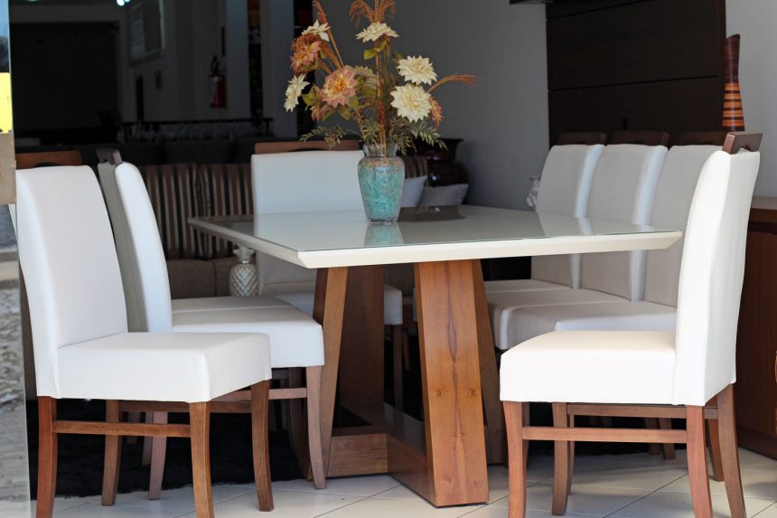 Mesa egg e cadeiras Rayssa